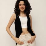 Women Sleeveless Lace Panel Shrug - Black