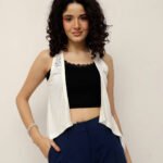 Women Sleeveless Lace Panel Shrug - Off White